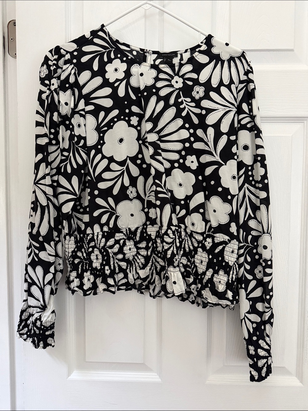 Ann Taylor Black & White Floral Long-Sleeve Smocked Hem Top